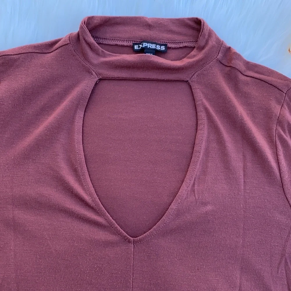 Express keyhole long sleeve top - Picture 2 of 3